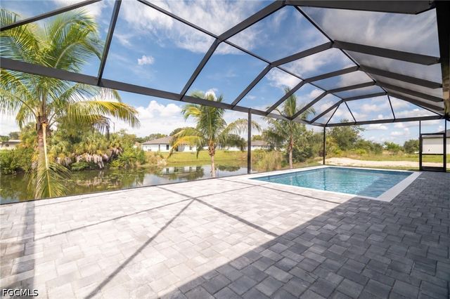 1902 NE 13th PL, Cape Coral, FL 33909