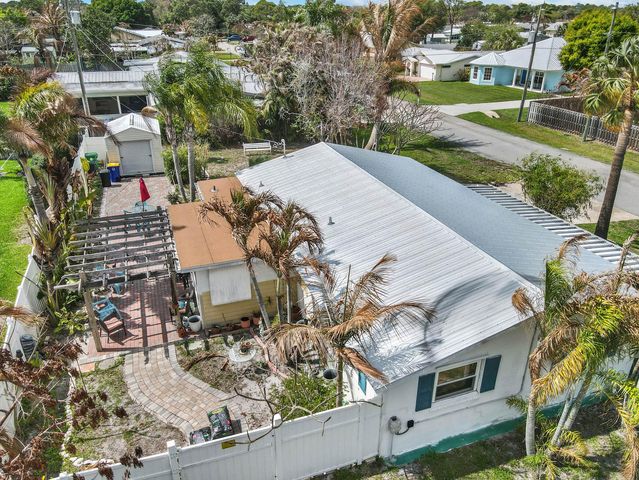 1180 NE Crescent Street, Jensen Beach, FL 34957