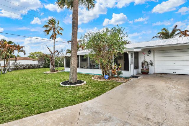 1180 NE Crescent Street, Jensen Beach, FL 34957