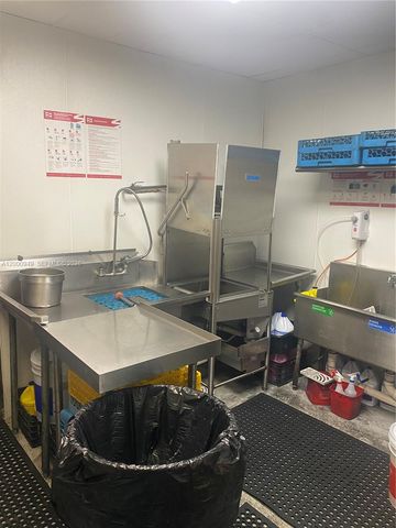 9511 S DIXIE HWY, Pinecrest, FL 33156