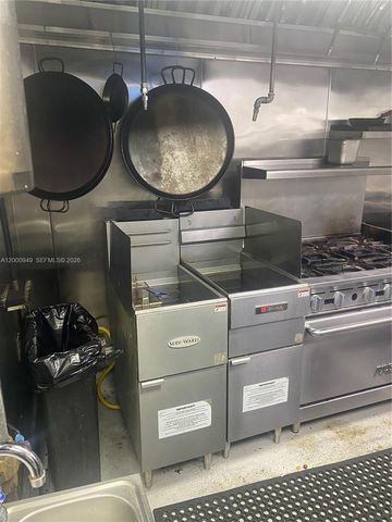 9511 S DIXIE HWY, Pinecrest, FL 33156