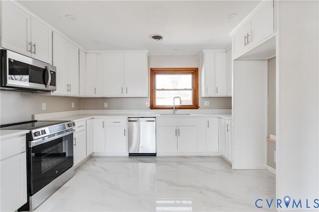 7276 Alpen Ln, Hanover, VA 23111