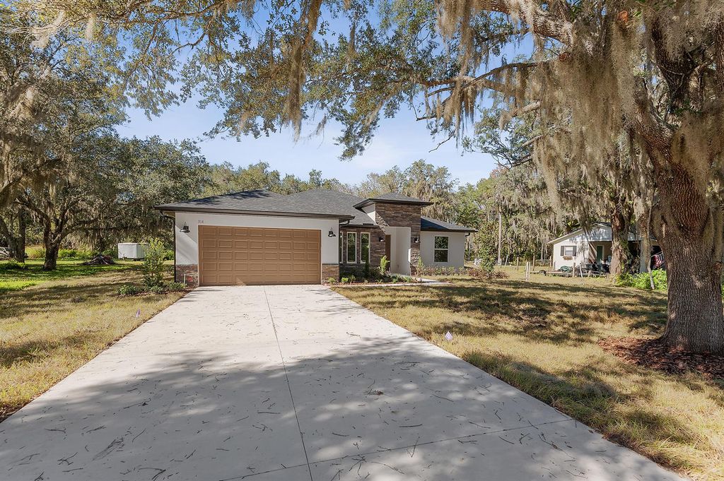 304 N Jungle Road, Geneva, FL 32732