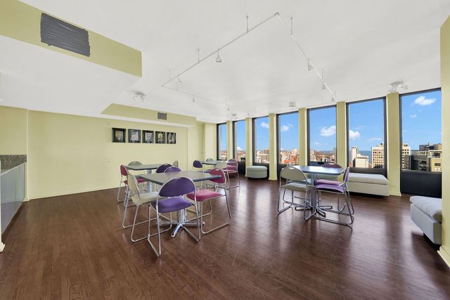 100 E Walton Street 17C, Chicago, IL 60611