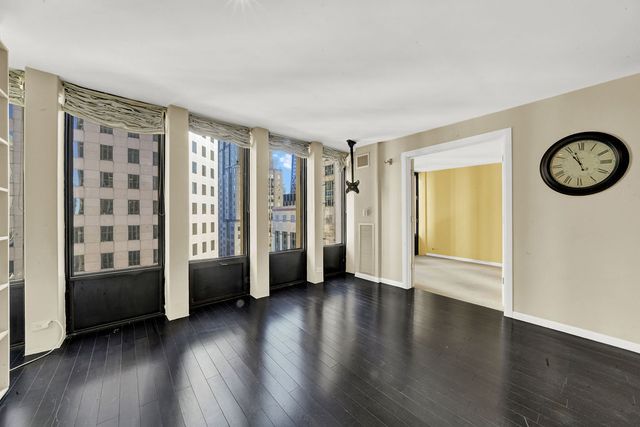 100 E Walton Street 17C, Chicago, IL 60611