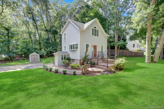 14 Neponsit Road, Sound Beach, NY 11789