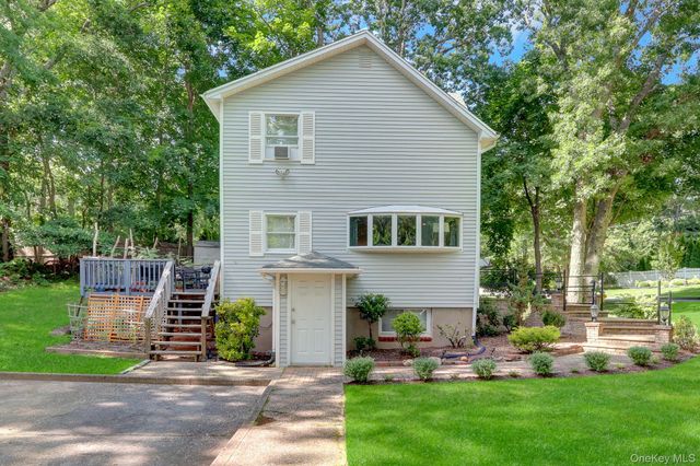 14 Neponsit Road, Sound Beach, NY 11789