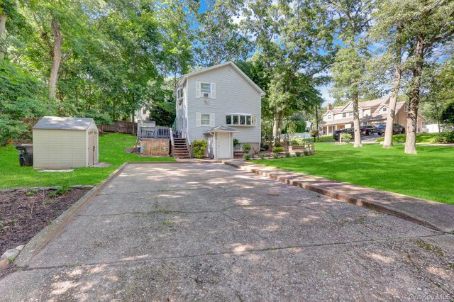 14 Neponsit Road, Sound Beach, NY 11789