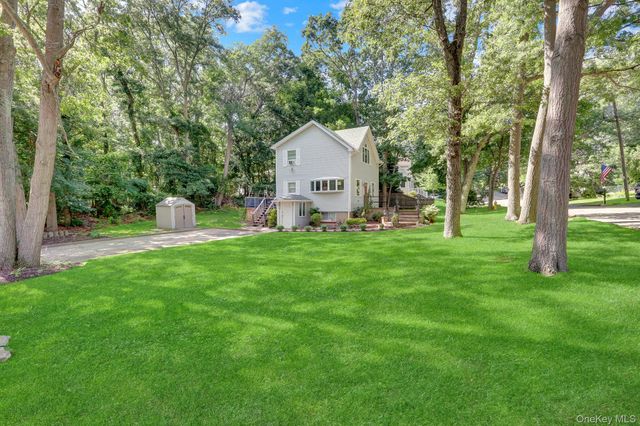 14 Neponsit Road, Sound Beach, NY 11789