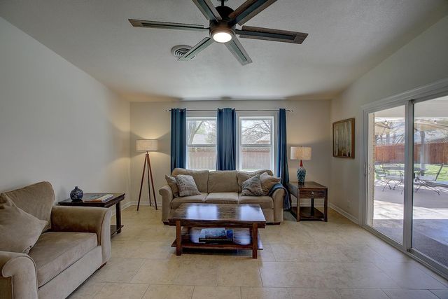 1902 E 18th ST, Georgetown, TX 78626