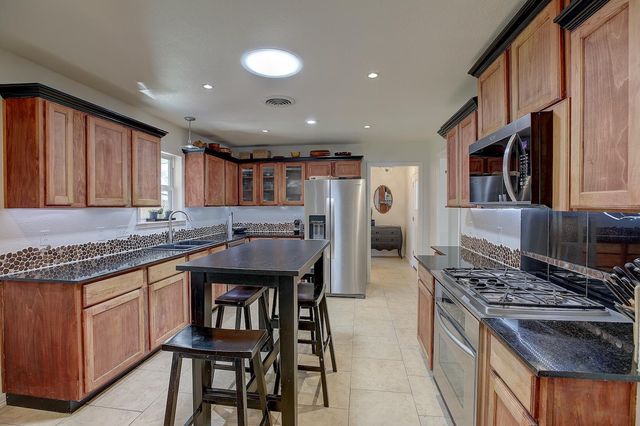 1902 E 18th ST, Georgetown, TX 78626