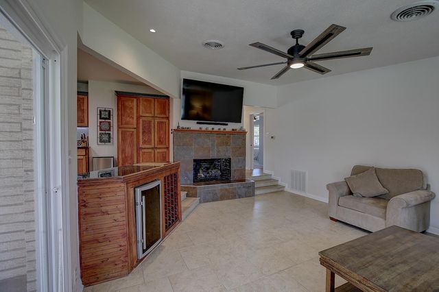 1902 E 18th ST, Georgetown, TX 78626