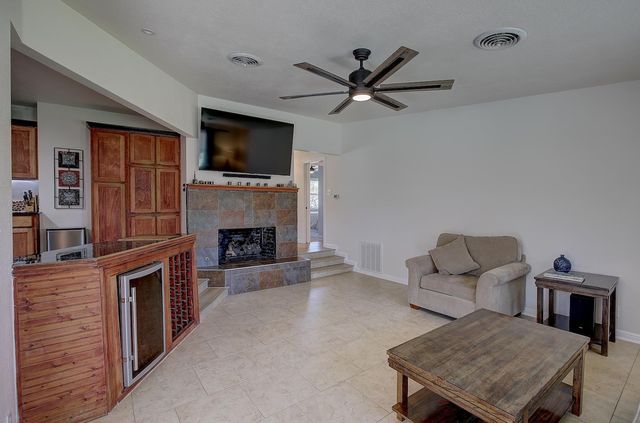 1902 E 18th ST, Georgetown, TX 78626