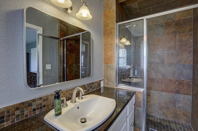 1902 E 18th ST, Georgetown, TX 78626