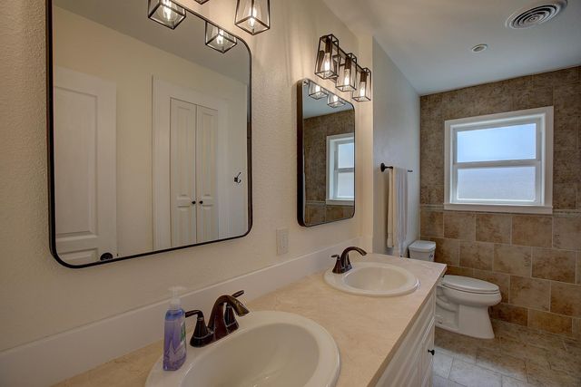 1902 E 18th ST, Georgetown, TX 78626