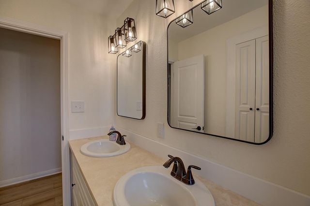 1902 E 18th ST, Georgetown, TX 78626