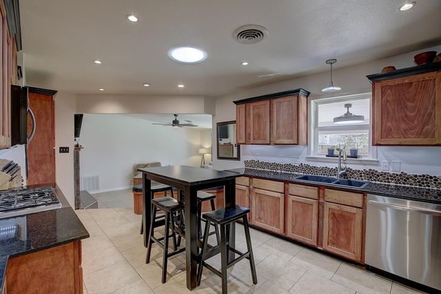 1902 E 18th ST, Georgetown, TX 78626