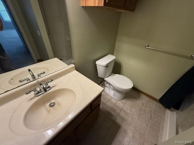 4962 Oak Hill Drive 75, Waterford, MI 48329