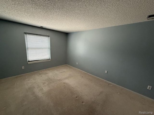4962 Oak Hill Drive 75, Waterford, MI 48329