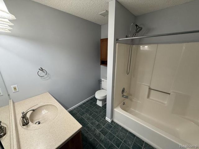 4962 Oak Hill Drive 75, Waterford, MI 48329