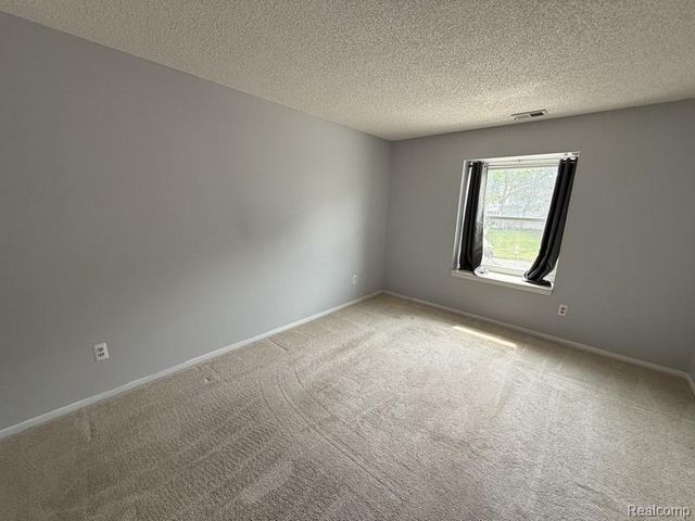 4962 Oak Hill Drive 75, Waterford, MI 48329