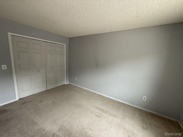 4962 Oak Hill Drive 75, Waterford, MI 48329
