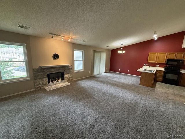 4962 Oak Hill Drive 75, Waterford, MI 48329