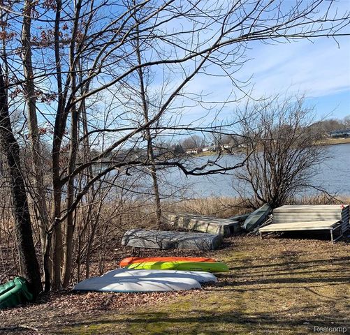 4962 Oak Hill Drive 75, Waterford, MI 48329