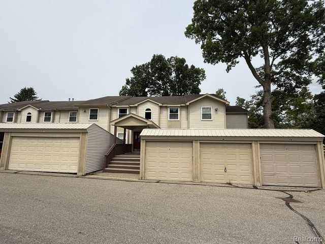 4962 Oak Hill Drive 75, Waterford, MI 48329