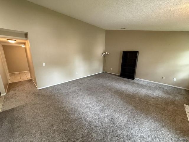 4962 Oak Hill Drive 75, Waterford, MI 48329