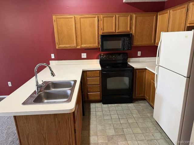 4962 Oak Hill Drive 75, Waterford, MI 48329