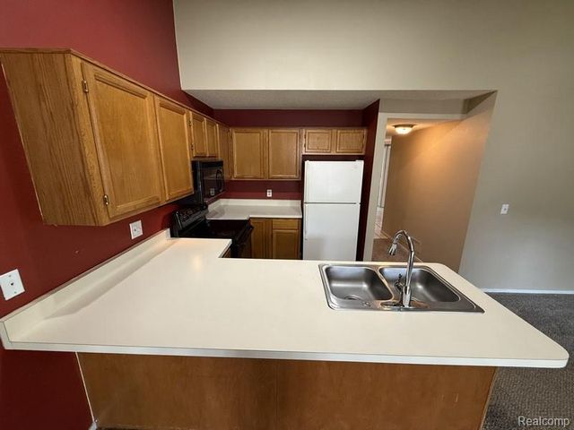 4962 Oak Hill Drive 75, Waterford, MI 48329