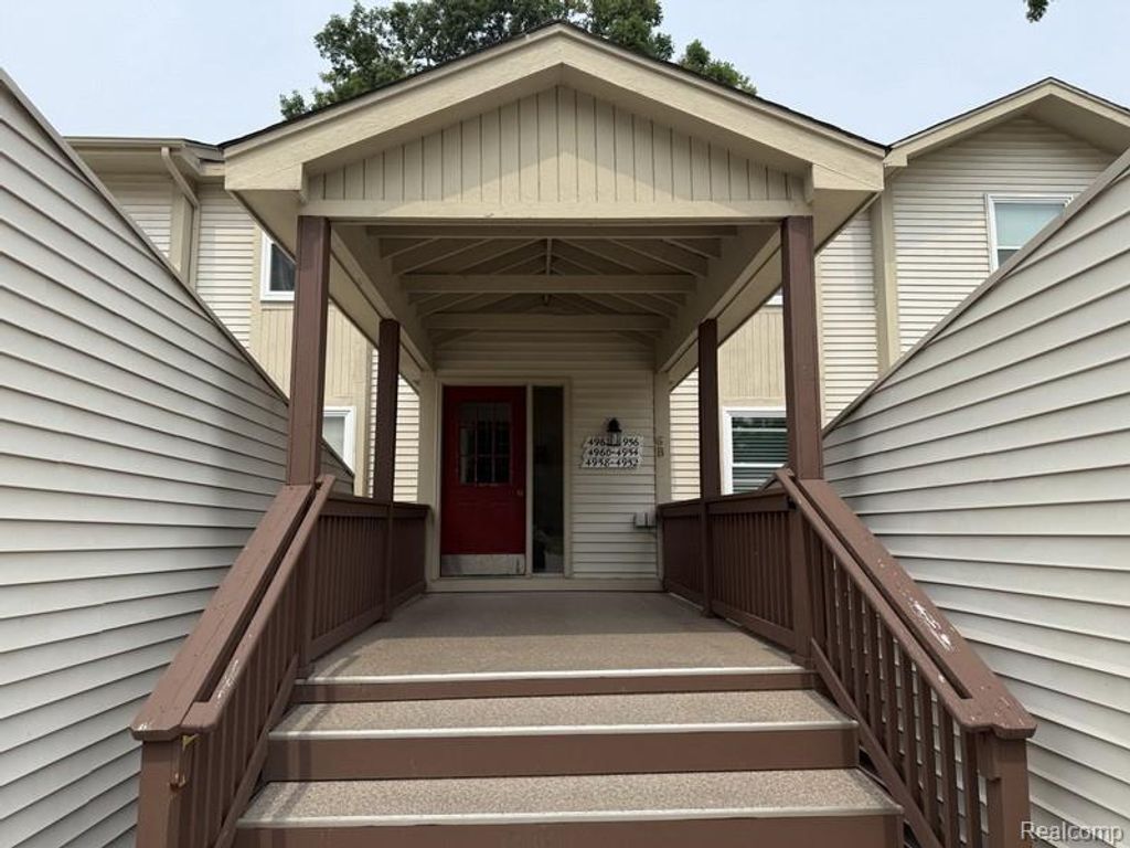 4962 Oak Hill Drive 75, Waterford, MI 48329