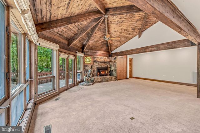 355 SANDSTONE LN, Berkeley Springs, WV 25411