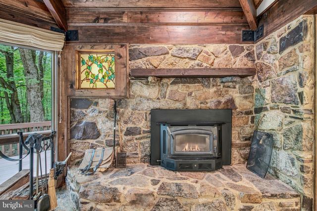 355 SANDSTONE LN, Berkeley Springs, WV 25411
