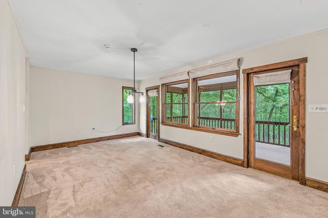 355 SANDSTONE LN, Berkeley Springs, WV 25411