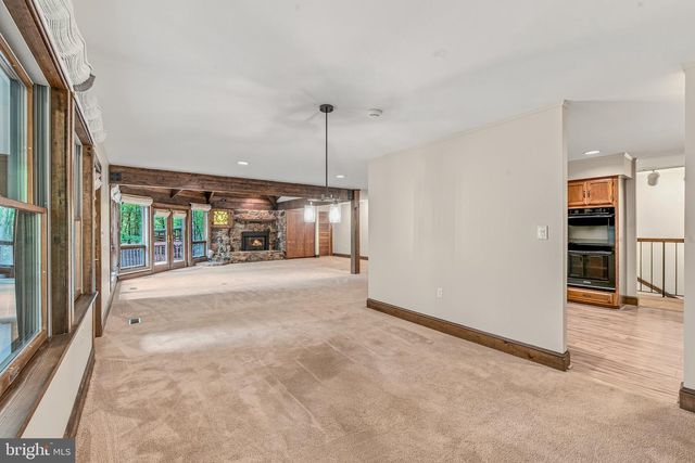 355 SANDSTONE LN, Berkeley Springs, WV 25411