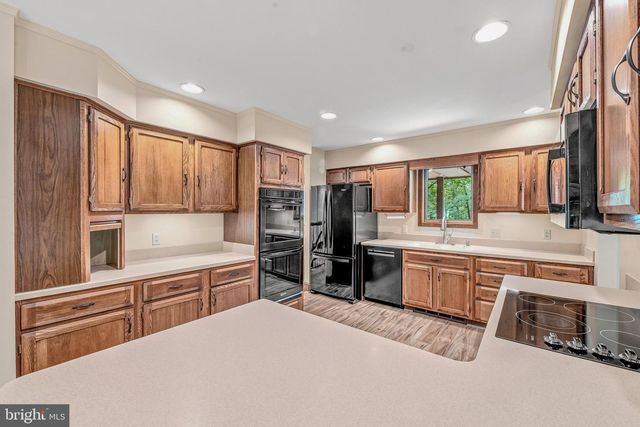 355 SANDSTONE LN, Berkeley Springs, WV 25411