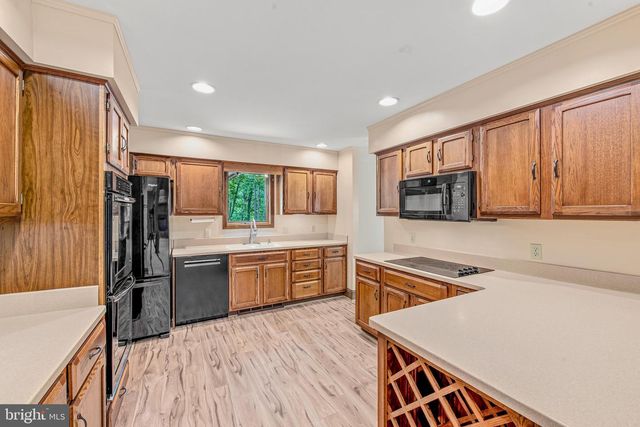 355 SANDSTONE LN, Berkeley Springs, WV 25411