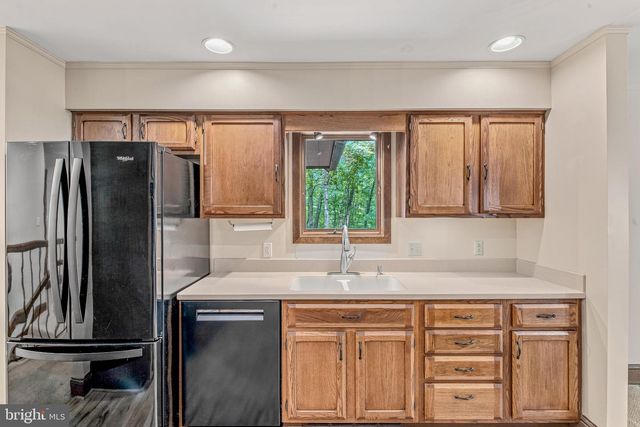 355 SANDSTONE LN, Berkeley Springs, WV 25411