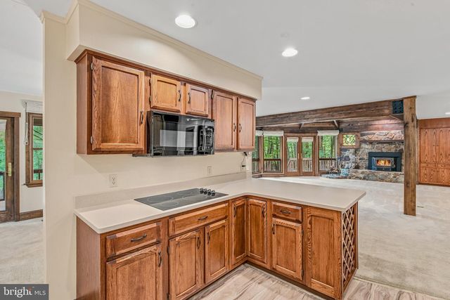 355 SANDSTONE LN, Berkeley Springs, WV 25411