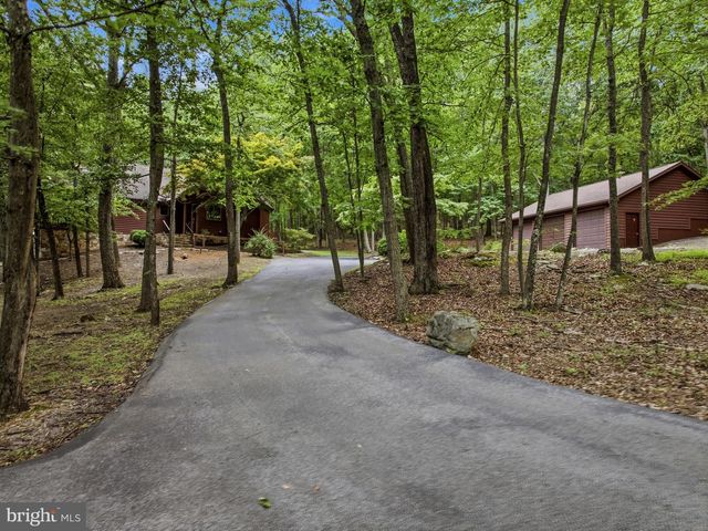 355 SANDSTONE LN, Berkeley Springs, WV 25411