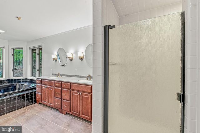 355 SANDSTONE LN, Berkeley Springs, WV 25411
