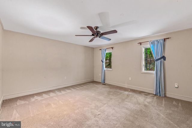 355 SANDSTONE LN, Berkeley Springs, WV 25411