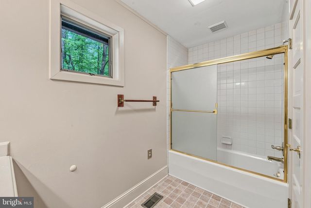 355 SANDSTONE LN, Berkeley Springs, WV 25411