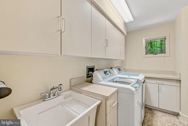 355 SANDSTONE LN, Berkeley Springs, WV 25411