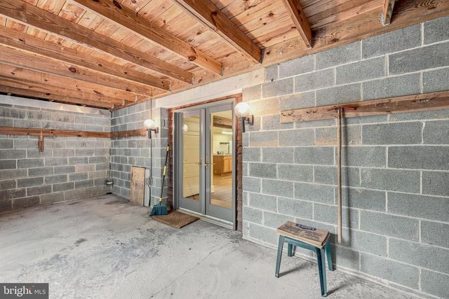 355 SANDSTONE LN, Berkeley Springs, WV 25411