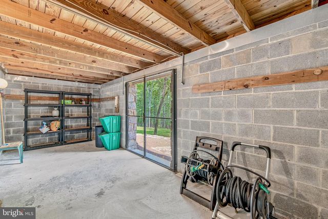 355 SANDSTONE LN, Berkeley Springs, WV 25411
