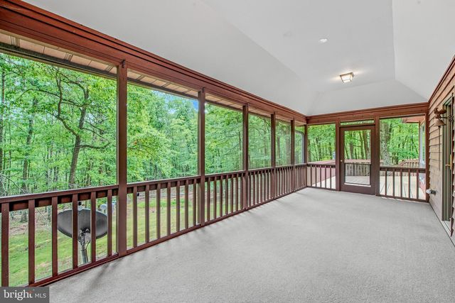 355 SANDSTONE LN, Berkeley Springs, WV 25411