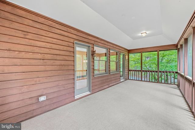 355 SANDSTONE LN, Berkeley Springs, WV 25411